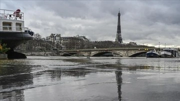 Fransa'nın başkenti Paris şiddetli yağış sonrası sele teslim oldu