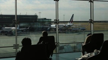 Fransa'nın Paris Orly Havalimanı'nda işçilerin grevi nedeniyle bazı uçuşlar iptal edildi