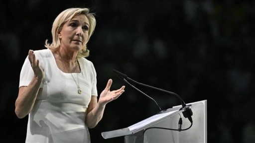 Fransız aşırı sağcı siyasetçi Le Pen'in AP'deki siyasi grubunun yolsuzluğa karıştığı iddia