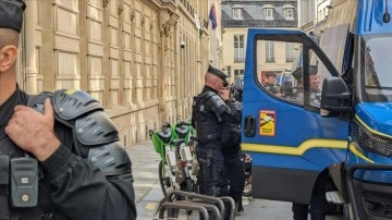 Fransız polisi Filistin'e destek eylemlerine katılan 2 öğrenciyi gözaltına aldı