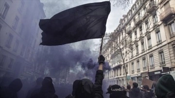 Fransızlar, emeklilik reformu karşıtı 11. kitlesel gösteriler için sokağa iniyor