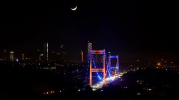 FSM Köprüsü, Dünya Kanser Günü'ne dikkati çekmek için ışıklandırıldı