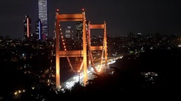 FSM Köprüsü lösemiye dikkati çekmek için turuncu ile ışıklandırıldı