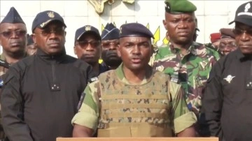 Gabon'da geçiş hükümeti lideri Nguema "cumhurbaşkanı" sıfatıyla yemin etti