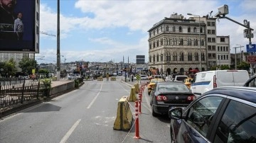 Galata Köprüsü'ndeki bakım çalışması trafikte yoğunluğa neden oldu