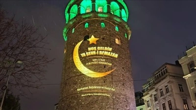 Galata Kulesi'ne Ramazana &ouml;zel g&ouml;rseller yansıtıldı
