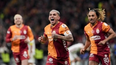 Galatasaray, Alanyaspor'u 3-1 yenerek liderliğini s&uuml;rd&uuml;rd&uuml;