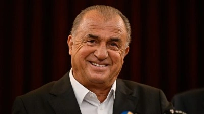Galatasaray, efsanesi Fatih Terim'in ilk imzasının 52. yılı i&ccedil;in mesaj yayımladı