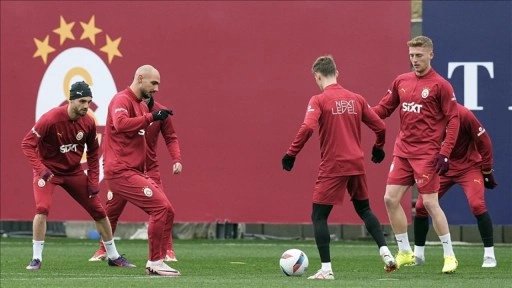 Galatasaray, Kemerburgaz Metin Oktay Tesisleri'nde ilk idmanını yaptı