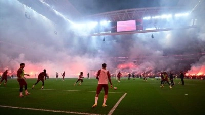 Galatasaray, RAMS Park'ta taraftarı &ouml;n&uuml;nde &ccedil;alıştı