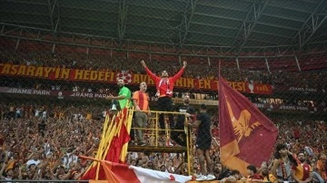 Galatasaray, yeni transferi Ziyech'i tanıttı