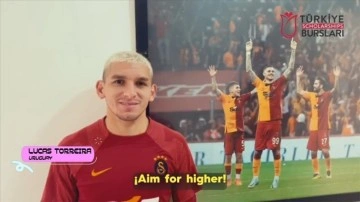 Galatasaray'ın yıldız futbolcuları, Latin Amerikalı gençleri Türkiye Bursları'na davet ett