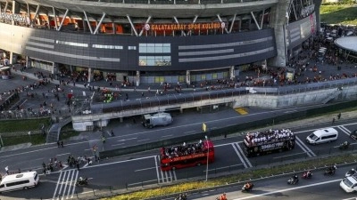 Galatasaraylı futbolcular, şampiyonluk kutlamaları i&ccedil;in RAMS Park'ta