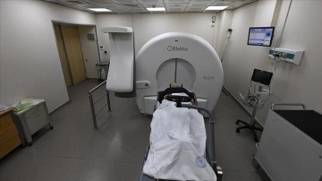 Gama ışınlarıyla ameliyatsız beyin tümörü tedavisi, Gazi Tıp'ta 10 bin hastaya çare oldu