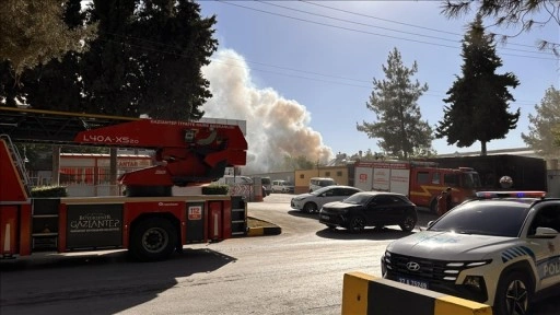 Gaziantep'te halı fabrikasında çıkan yangın söndürüldü