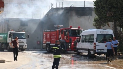 Gaziantep'te tekstil fabrikasında &ccedil;ıkan yangına m&uuml;dahale ediliyor