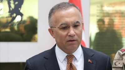 Gaziantep Valisi &Ccedil;eber, olumsuz hava koşulları nedeniyle 14 kişinin yaralandığını s&ouml;yledi