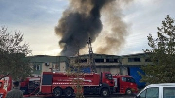 Gaziantep'te geri dönüşüm fabrikasında çıkan yangın söndürüldü