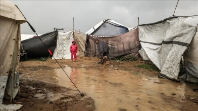 Gazze Belediyesi: Etkili olan fırtına nedeniyle y&uuml;zlerce &ccedil;adır sular altında kaldı
