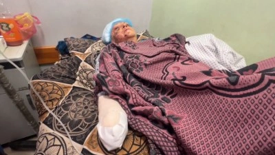 Gazze'de 70 yaşındaki kadın, "nefes almak" i&ccedil;in ailesiyle gittiği sahilden "elsi