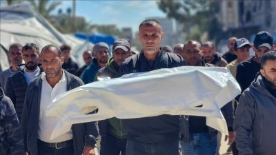 Gazze'de &ccedil;adırların &uuml;zerine &ccedil;&ouml;ken duvar 3 Filistinlinin &ouml;l&uuml;m&uuml;ne neden oldu