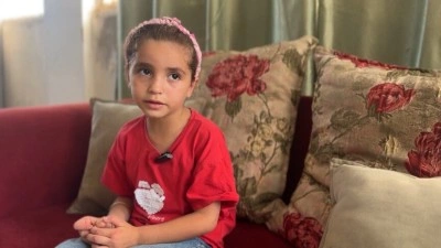 Gazze'de &ccedil;ektiği videolarla annesi i&ccedil;in yardım isteyen 3 yaşındaki Cumane: Annem cennete gitti,