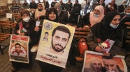 Gazze'de Filistinliler, İsrail hapishanelerinde tutuklu kadınlar için dayanışma gösterisi düzen