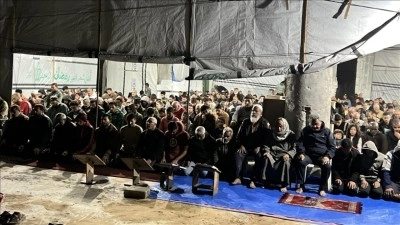 Gazze'de ilk teravih namazı kılındı