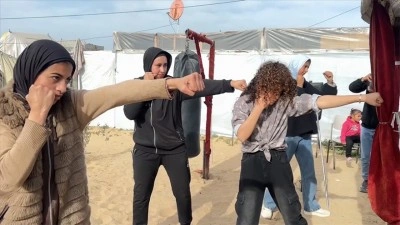 Gazze'de imkansızlıklara rağmen &ccedil;adır kentte boks &ouml;ğrenen kızlar şampiyonluk hedefliyor