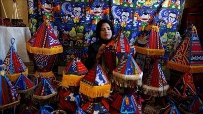 Gazze'de kadın girişimci, imkansızlıklar i&ccedil;inde &uuml;rettiği ramazan fenerleriyle umudu yeşertiyor