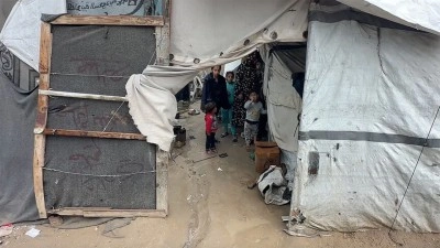 Gazze&rsquo;de şiddetli yağış nedeniyle yerinden edilmiş 1,9 milyon kişinin &ccedil;adırı su altında kaldı