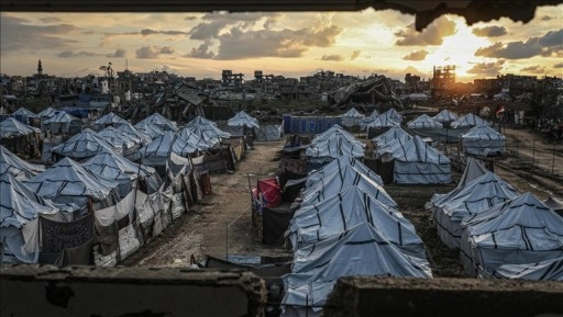 Gazze'de şiddetli yağış yerinden edilen Filistinlilerin &ccedil;adırlarını sular altında bıraktı
