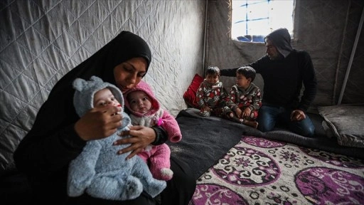 Gazze'de soykırımdan sağ kurtulanlar bu kez &ccedil;adırlarda hayatta kalmanın savaşını veriyor