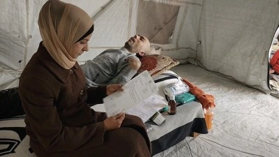 Gazze'de s&ouml;zde yardım noktasında başından vurularak fel&ccedil; olan Raid, acılar i&ccedil;inde kıvranıyor
