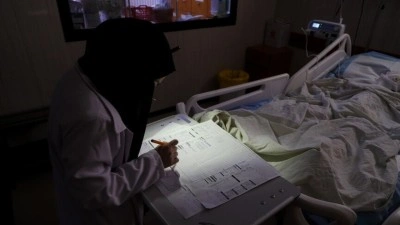 Gazze'deki Aksa Şehitleri Hastanesi'ndeki hastalar, ameliyat i&ccedil;in "elektriğin gelmesi