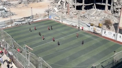 Gazze'deki ampute futbolcular yıkıntılar arasında umut i&ccedil;in sahaya &ccedil;ıktı