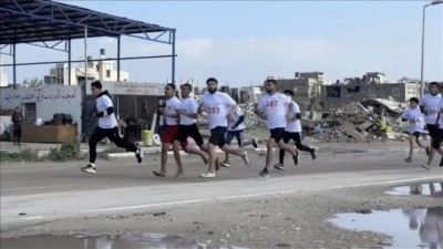 Gazze Şeridi&rsquo;nde iki yıl s&uuml;ren İsrail saldırılarının ardından ilk kez maraton d&uuml;zenlendi