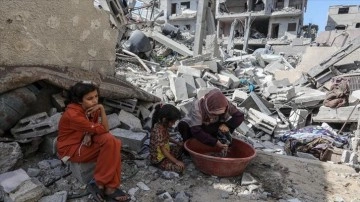 Gazze Şeridi'nde İsrail bombardımanından kurtulanların hayatını susuzluk tehdit ediyor