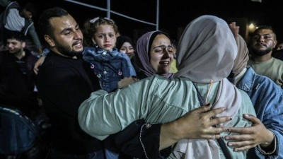 Gazze&rsquo;ye geri d&ouml;nen 86 Filistinli, yakınları tarafından sevin&ccedil; g&ouml;zyaşlarıyla karşılandı