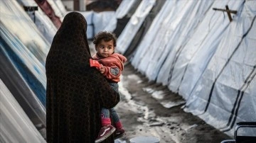 Gazze’de 12 yıldır baba olmayı bekleyen Filistinli adamın buruk bebek sevinci