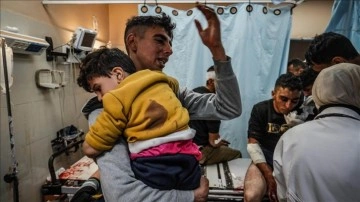 Gazze'deki Sağlık Bakanlığı: İsrail, Nasır Hastanesi'nde 10 bin kişinin hayatını tehlikeye