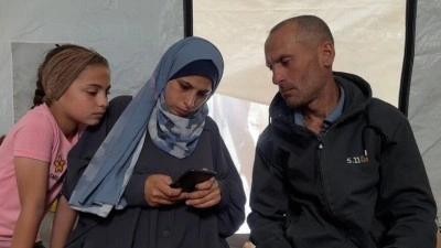 Gazzeli adam İsrail askerlerinin paylaştığı fotoğrafla &ouml;ld&uuml; sandığı annesi ve kız kardeşinin yaşadığ