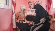 Gazzeli anne kızına destek için başladığı liseyi dereceyle bitirdi