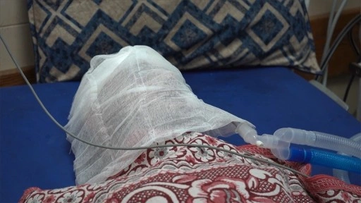 Gazzeli baba, çocuklarına yiyecek bulmaya gitti, beynine yediği kurşunla komaya girdi