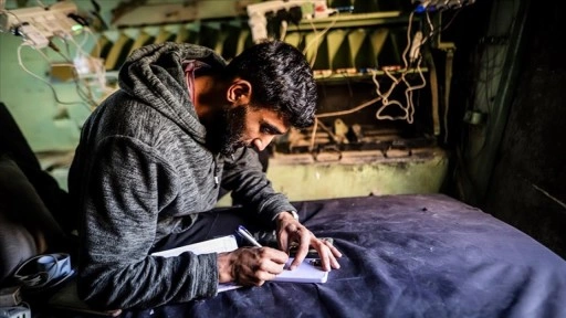 Gazzeli genç, İsrail ordusundan kalan ZPT'yi şarj istasyonuna çevirdi