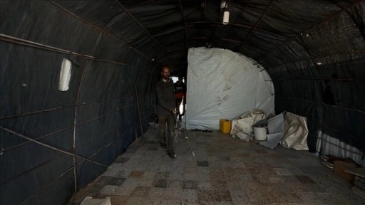 Gazzeli iki kardeş, yağmurdan korumayan &ccedil;adırlara alternatif olarak demir iskeletten &ccedil;adır yaptı