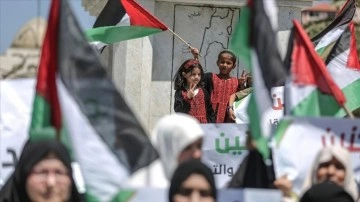 Gazzeli kadınlardan, İsrail'in saldırdığı Cenin'e destek gösterisi