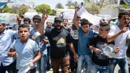 Gazzeliler 'açlık grevindeki tutuklular' için yürüdü