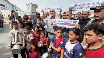 Gazzeliler, D&uuml;nya Merkez Mutfağı'nın gıda hizmetini azaltmasına tepki g&ouml;sterdi