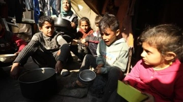 Gazze'nin kuzeyindeki Cibaliya Mülteci Kampı'nda susuzluk had safhada